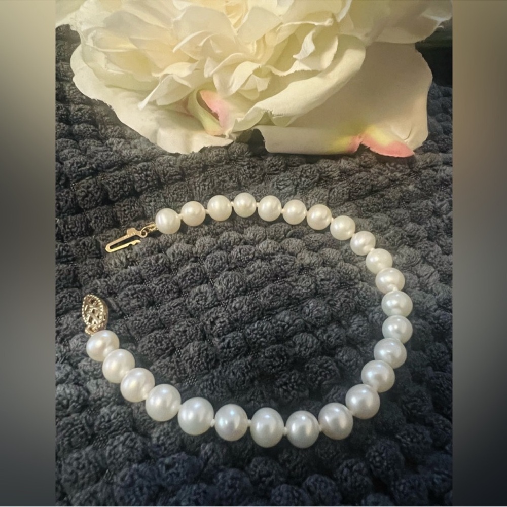 High Quality Vintage Cultured Pearl 14K CP
Bracelet 14K Gold Clasp Hand Knotted